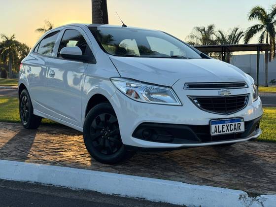 CHEVROLET ONIX 1.0 MPFI LT 8V FLEX 4P MANUAL CHEVROLET ONIX 1.0 MPFI LT 8V FLEX 4P MANUAL